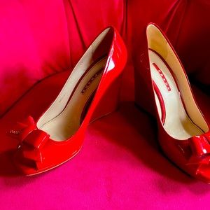 PRADA candy apple red patent wedges with bow size 7